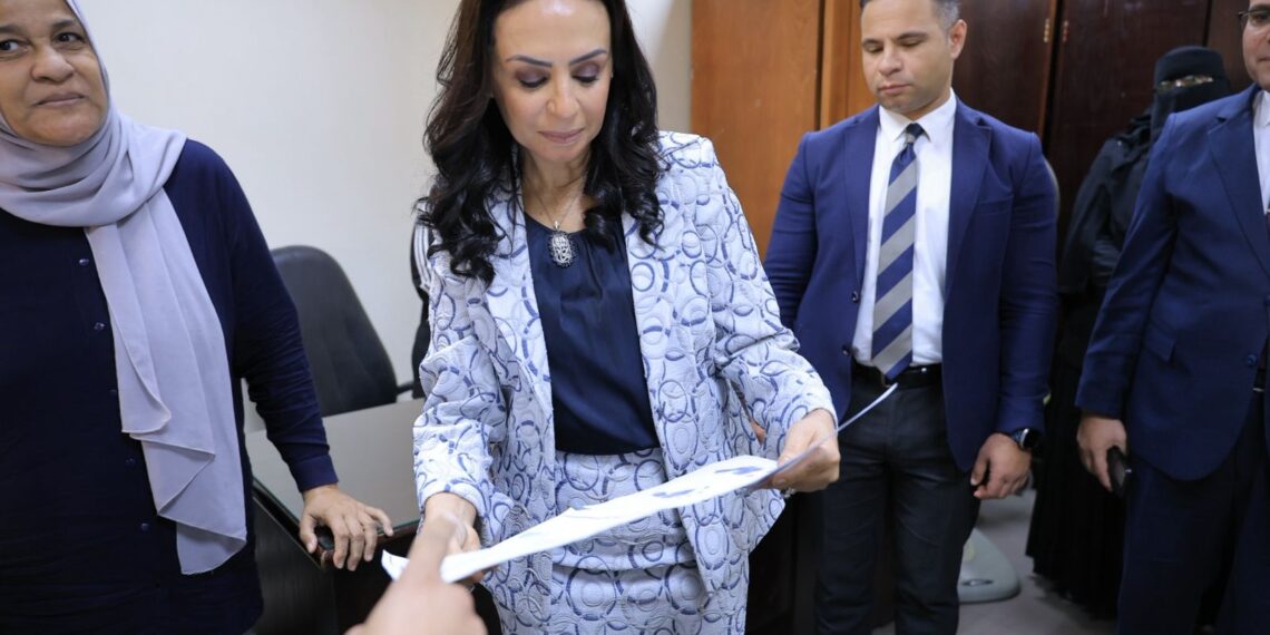 وزيرة التضامن تشهد تسليم 14 طفلًا لأسر بديلة كافلة وتؤكد تطوير منظومة الكفالة الأسرية في مصر