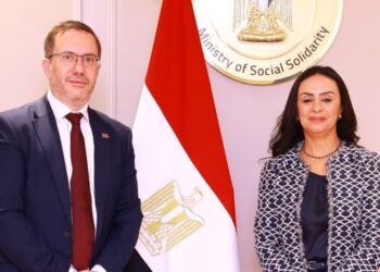 وزيرة التضامن تلتقي سفير المملكة المتحدة بالقاهرة