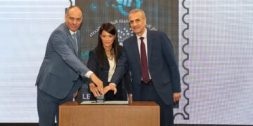 البريد المصري يصدر طابعاً تذكارياً بمناسبة.. اليوم العالمي للإحصاء