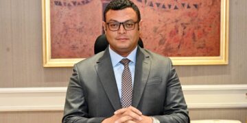 وزير الإسكان يتابع مشروعات مياه الشرب والصرف الصحي بالفيوم والمنيا