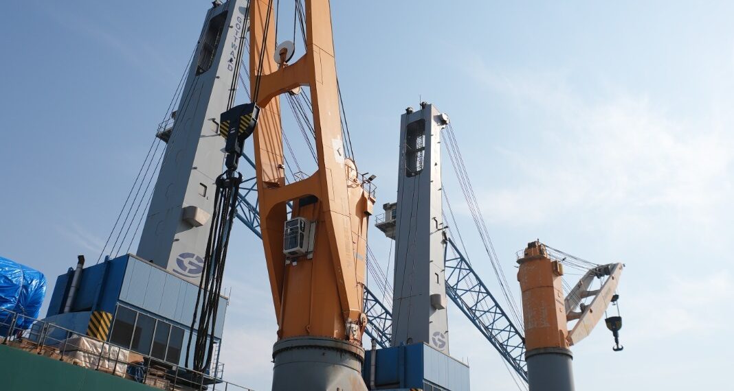 «سكاي بورتس» تعزّز قدرات مناولتها بميناء شرق بورسعيد بإضافة رافعتين جديدتين