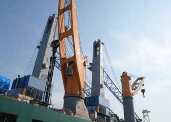 «سكاي بورتس» تعزّز قدرات مناولتها بميناء شرق بورسعيد بإضافة رافعتين جديدتين