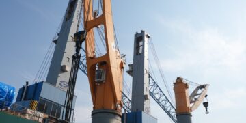 «سكاي بورتس» تعزّز قدرات مناولتها بميناء شرق بورسعيد بإضافة رافعتين جديدتين