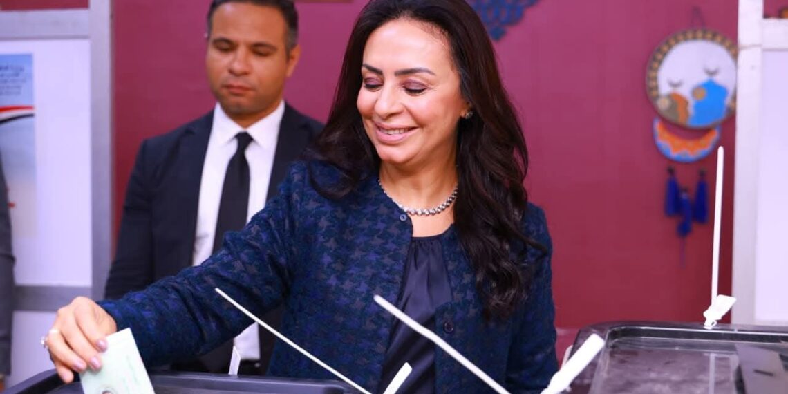 وزيرة التضامن تدلي بصوتها في انتخابات مجلس النواب بلجنة مدرسة بدر الإعدادية بالدقي