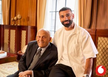 ڤودافون مصر تجمع بين د. مجدي يعقوب ومحمد صلاح في لقاء تاريخي| تفاصيل