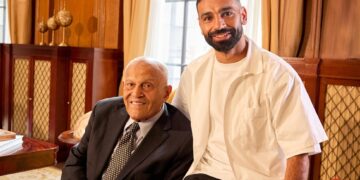 ڤودافون مصر تجمع بين د. مجدي يعقوب ومحمد صلاح في لقاء تاريخي| تفاصيل