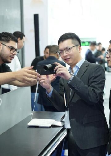 أوبو تكشف عن أحدث هواتفها الرائدة Find X9 Pro في معرض Cairo ICT 2025