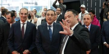 رئيس الوزراء يتفقد جناح أورنچ مصر ويطّلع على أحدث حلول الذكاء الاصطناعي بـ Cairo ICT