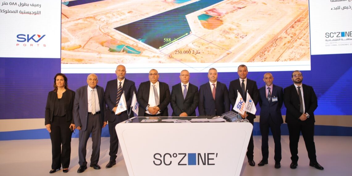 اقتصادية قناة السويس توقع مذكرة تفاهم وعقد انتفاع مع شركة «سكاي بورتس» 