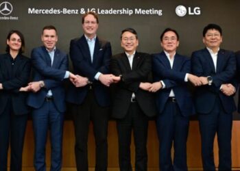 إل جي ومرسيدس-بنز تبحثان توسيع التعاون ضمن مبادرة حل إل جي الموحد