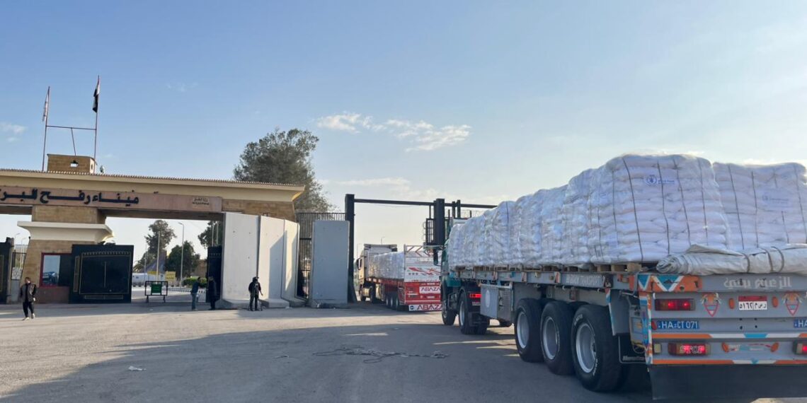 الهلال الأحمر يطلق قافلة «زاد العزة» الـ75 محمّلة باحتياجات الشتاء لغزة