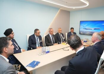 مصر للطيران تعزز خطط تحديث الأسطول عبر سلسلة لقاءات استراتيجية خلال معرض دبي للطيران 2025
