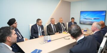 مصر للطيران تعزز خطط تحديث الأسطول عبر سلسلة لقاءات استراتيجية خلال معرض دبي للطيران 2025