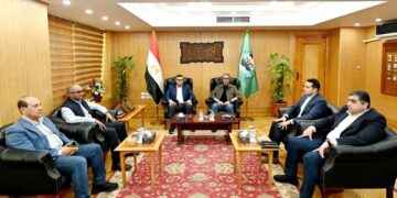 وزير الإسكان ومحافظ الفيوم يتابعان الموقف التنفيذي لمشروعات حياة كريمة