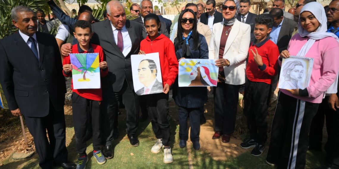 وزيرة التضامن تغرس نخلة في حديقة 30 يونيو بالوادي الجديد