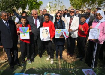 وزيرة التضامن تغرس نخلة في حديقة 30 يونيو بالوادي الجديد