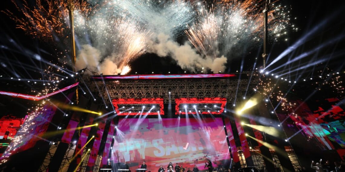 رامي صبري يشعل أرينا التجمع.. ويطلق مبادرة لدعم القوة الناعمة في المحافظات