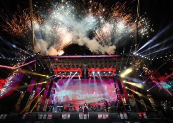 رامي صبري يشعل أرينا التجمع.. ويطلق مبادرة لدعم القوة الناعمة في المحافظات