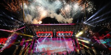 رامي صبري يشعل أرينا التجمع.. ويطلق مبادرة لدعم القوة الناعمة في المحافظات