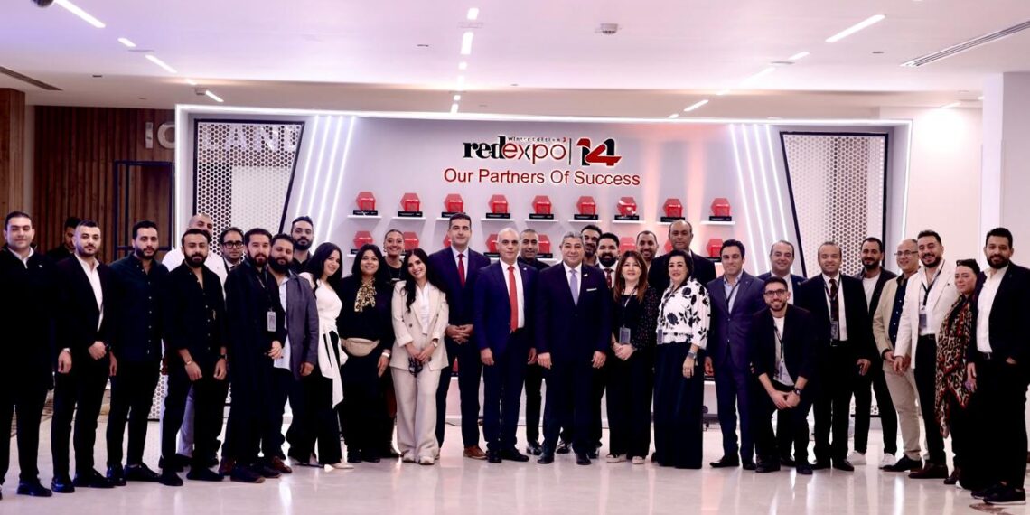 تنميه تتعاون مع VLens لتحويل تسجيل العملاء إلى نظام رقمي متكامل