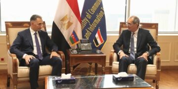 وزير الاتصالات يبحث مع وزير التنمية الرقمية والنقل الأذربيجاني تعزيز التعاون المشترك