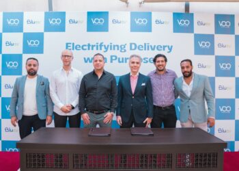 VOO App و Blu EV تطلقان أول أسطول توصيل كهربائي صديق للبيئة في مصر