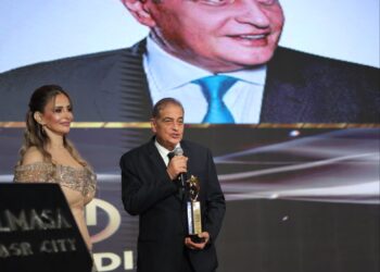 تكريم الإعلامي أسامة كمال كأفضل إعلامي في مصر والوطن العربي لعام 2025