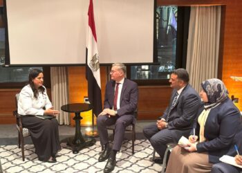 مصر وأنجلوجولد أشانتي تتباحثان تعزيز الاستثمارات في الذهب