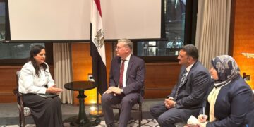 مصر وأنجلوجولد أشانتي تتباحثان تعزيز الاستثمارات في الذهب