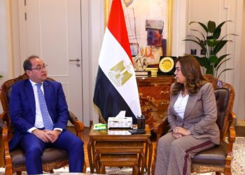 وزيرة التنمية المحلية والقائم بأعمال وزير البيئة ووزير المالية يبحثان عدداً من الملفات المشتركة