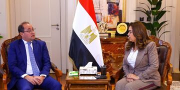 وزيرة التنمية المحلية والقائم بأعمال وزير البيئة ووزير المالية يبحثان عدداً من الملفات المشتركة