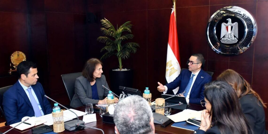 وزير الاستثمار يلتقي بعثة صندوق النقد الدولي