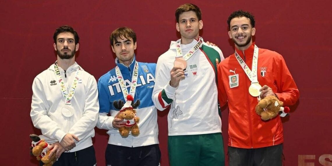 وزير الشباب والرياضة يهنئ البطل الأولمبي محمد السيد بعد تتويجه بذهبية كأس العالم لسلاح الإيبيه