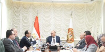 وزير العمل يعقد اجتماعًا مع ممثلي وزارة الصحة والمجلس الصحي المصري ونقابة التمريض