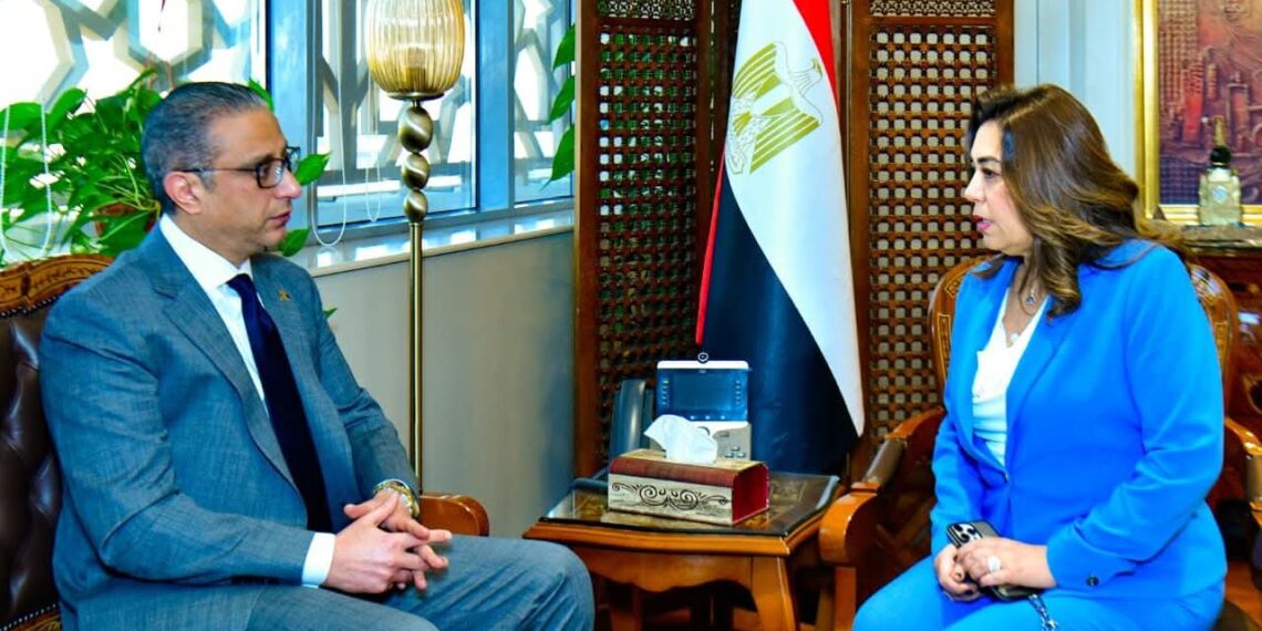 وزيرة التنمية المحلية ومحافظ الفيوم يستعرضان تقدم أعمال إعادة التوازن البيئي ببحيرة قارون