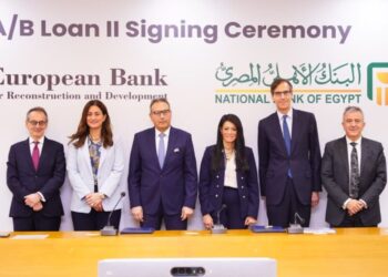 البنك الأهلي يوقع اتفاقية تمويل مع الأوروبي لإعادة الإعمار والتنمية بـ 100 مليون دولار