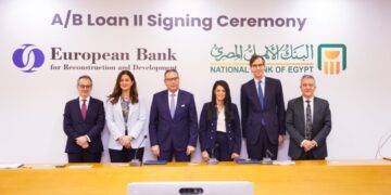 البنك الأهلي يوقع اتفاقية تمويل مع الأوروبي لإعادة الإعمار والتنمية بـ 100 مليون دولار