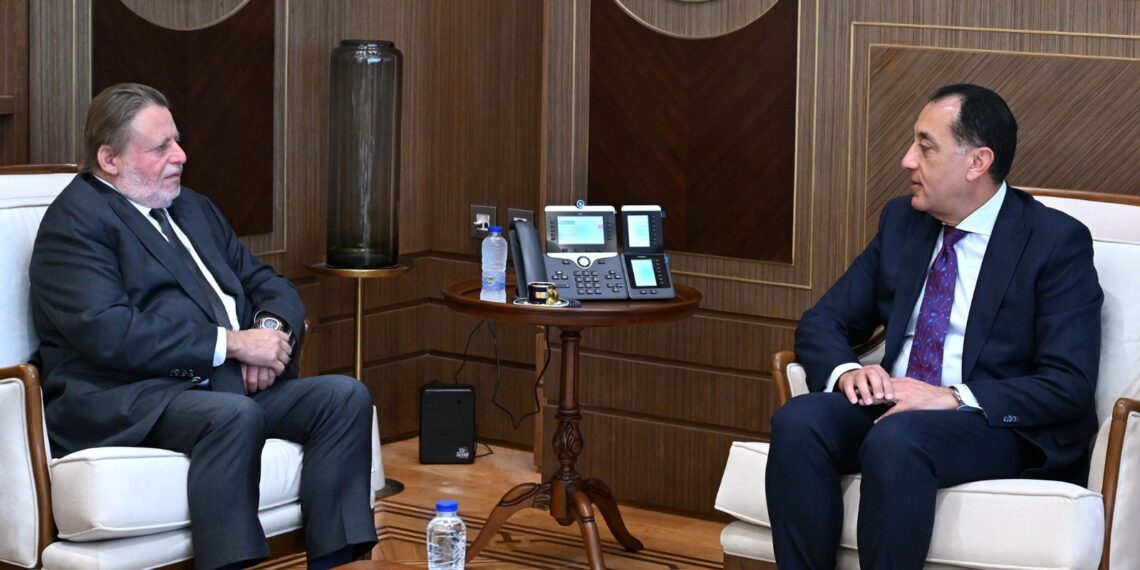 مدبولي ومحافظ المركزي يبحثان تعزيز التنسيق لدعم الاستقرار الاقتصادي