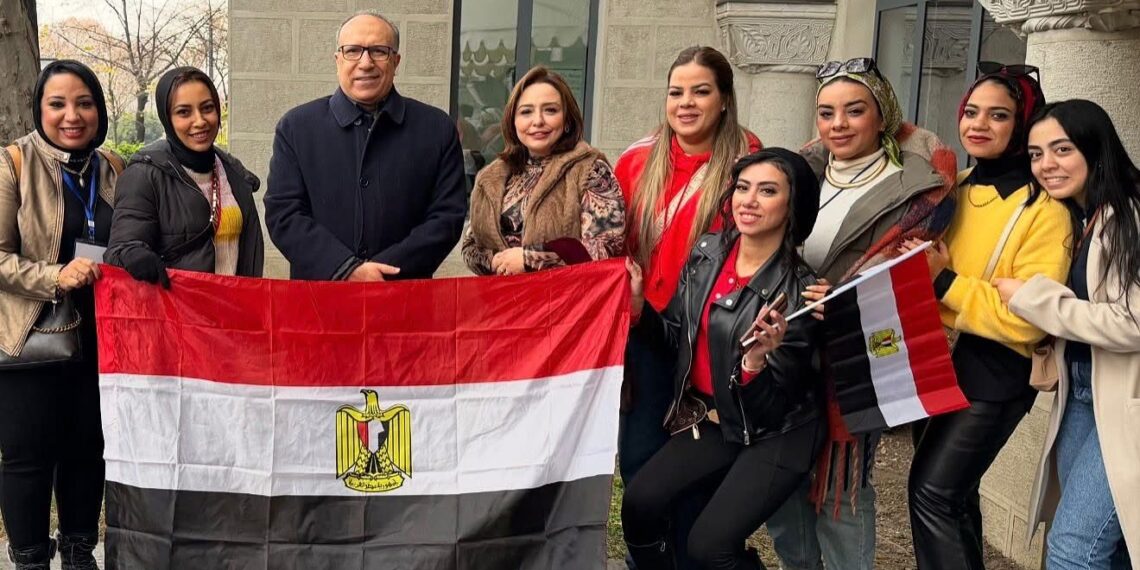 بالصور .. 89 طفلًا مصريًا يرفعون علم مصر بجورجيا