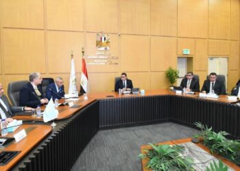 وزير الإسكان يتابع موقف مشروع منطقة الأعمال المركزية بالعاصمة الجديدة