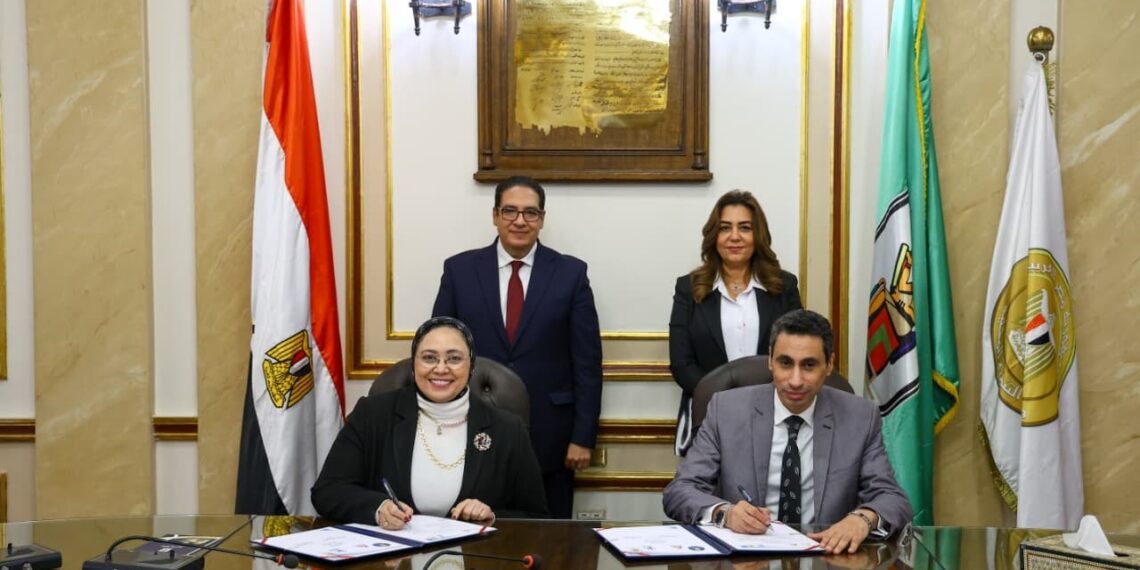 التنمية المحلية وجامعة القاهرة توقعان بروتوكولًا لتطوير برامج تدريب الكوادر المحلية