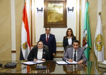 التنمية المحلية وجامعة القاهرة توقعان بروتوكولًا لتطوير برامج تدريب الكوادر المحلية