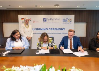 البنك الأهلي الكويتي – مصر يوقع مذكرة تفاهم لإطلاق منتجات مالية خضراء