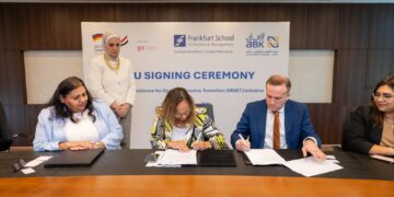 البنك الأهلي الكويتي – مصر يوقع مذكرة تفاهم لإطلاق منتجات مالية خضراء