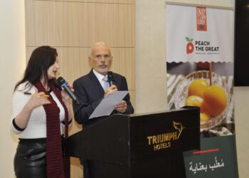 الخوخ الأوروبي المُعلّب يخطف الأنظار في فعالية ترويجية رفيعة بالقاهرة