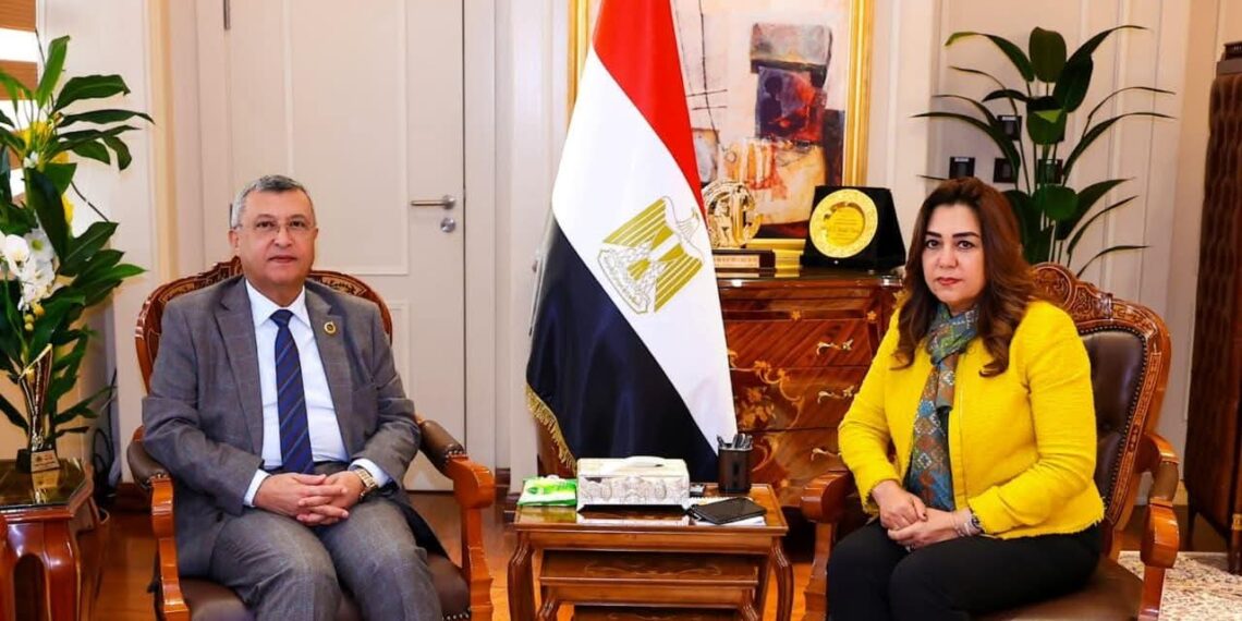 وزيرة التنمية المحلية تستقبل أعضاء لجنة الطاقة والبيئة والقوى العاملة بمجلس الشيوخ