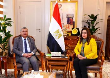 وزيرة التنمية المحلية تستقبل أعضاء لجنة الطاقة والبيئة والقوى العاملة بمجلس الشيوخ