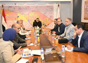 وزير الإسكان يعقد اجتماعًا بمقر جهاز مدينة الشيخ زايد