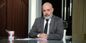 رئيس شعبة المعادن يحذر من تقلبات حادة محتملة في أسعار الفضة .. تفاصيل