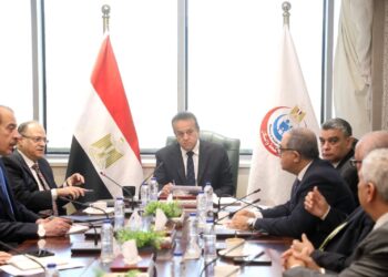 وزير الصحة يعقد اجتماعًا موسعًا لبحث دعم وتمكين توطين الصناعات الدوائية في مصر